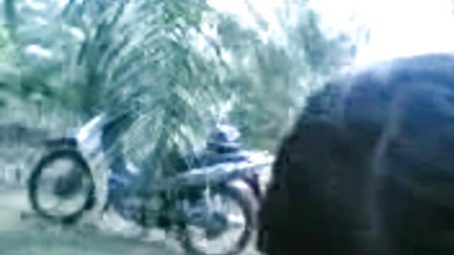 Neverjetno :  Vesela blondinka je našla ljubimca za nocoj, medtem ko je mož v službi Filmski odlomki 