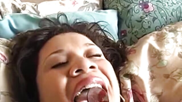 Neverjetno :  Da bi ozdravila svojega pacienta, mu ta blondinka daje muco Filmski odlomki 