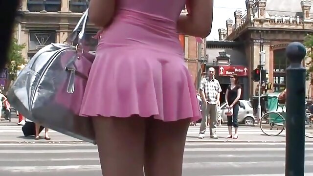 Neverjetno :  Ko so ga odsesali, so se dame začele izmenjevati na njegovem tiču Filmski odlomki 