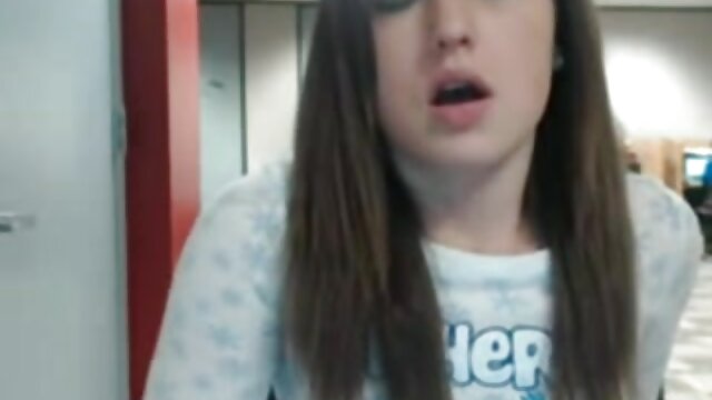 Neverjetno :  Belec potisne tiča v mufe slutnih Ebony sester Filmski odlomki 