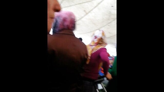 Neverjetno :  Črna piščana z zavezanimi očmi se močno zajebava v spalnici Filmski odlomki 