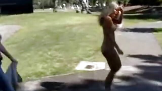 Neverjetno :  Skinny teen girl gets her tesen anus rams by the pool Filmski odlomki 