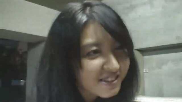 Neverjetno :  Chum se igra z blondinim ritom, medtem ko ga ona sesa Filmski odlomki 