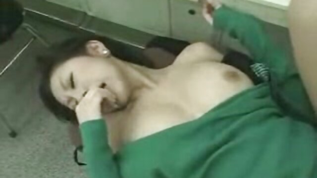 Neverjetno :  Rdečelaska draga tolka svojega profesorja sredi učilnice Filmski odlomki 