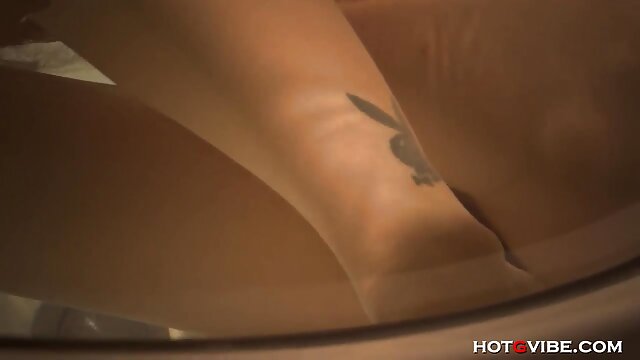 Neverjetno :  Inked babe s kratkimi lasmi obožuje sesanje od svojega velikega fanta Filmski odlomki 