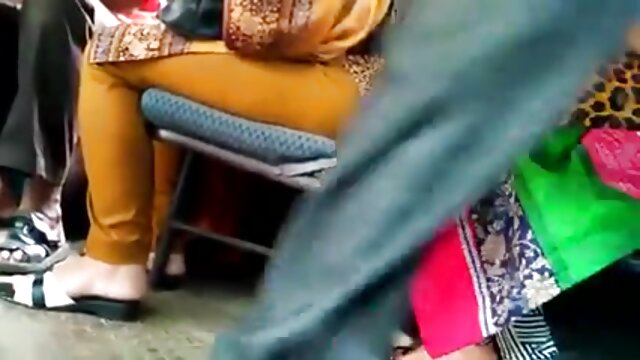 Neverjetno :  Plavolasa diva z odličnim stojalom analizira vznemirjeni režiser Filmski odlomki 