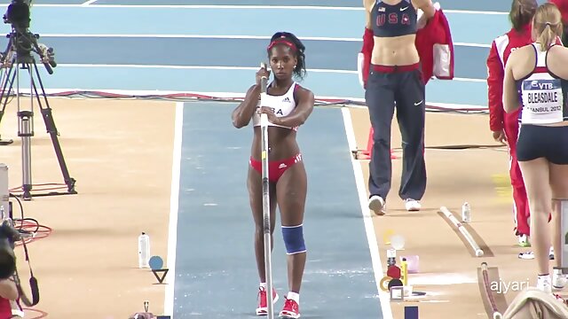 Neverjetno :  Atletski moški na počivalniku čutno analizira latinsko ljubico Filmski odlomki 