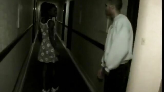 Neverjetno :  Mlada dekle poskuša opraviti porno kasting, da bi izpolnila svoje sanje Filmski odlomki 