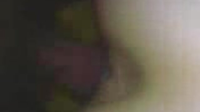 Neverjetno :  Kinky babe prekine tekmo v bazenu, da bi zapolnila svoje luknje Filmski odlomki 