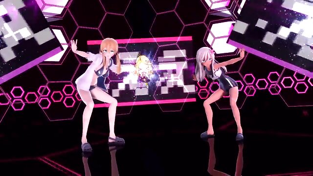 Neverjetno :  MILF zapelje nedolžno mlado blondinko v lezbično prekleto Filmski odlomki 