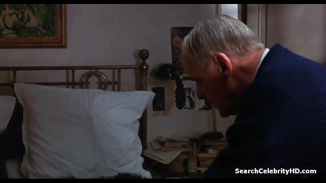 Neverjetno :  Črni žrebec raztegne pohotnega čokoladnega partnerja v spalnici Filmski odlomki 