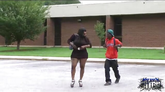 Neverjetno :  Čudovita blondinka se na prvem zmenku zanese z mačo moškim Filmski odlomki 