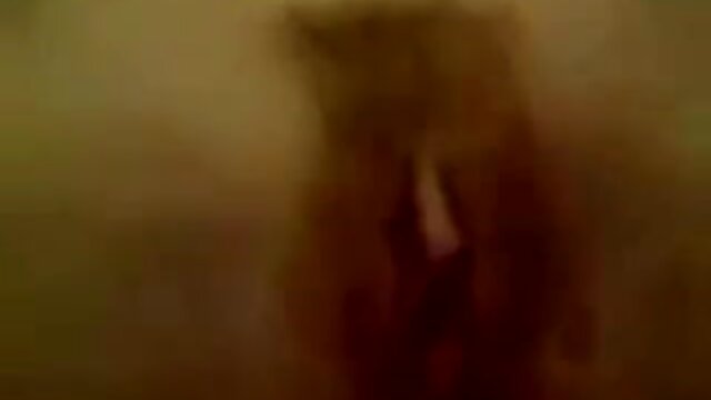 Neverjetno :  Najstnica z ravnim obrazom ima v spalnici vbito muco Filmski odlomki 