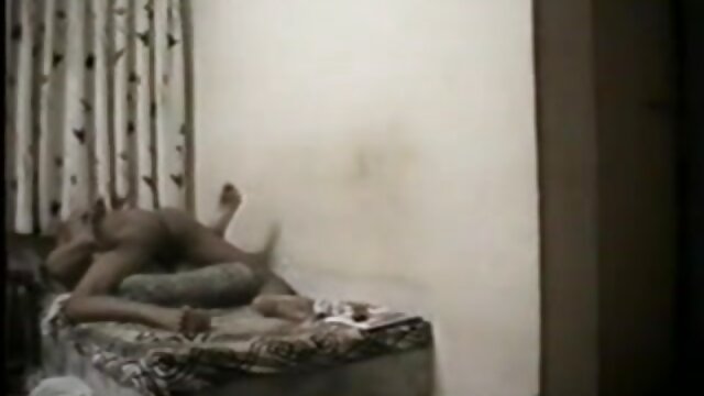 Neverjetno :  Blondinka zrela medeni z velikimi prsi potrebuje nekaj kurca Filmski odlomki 