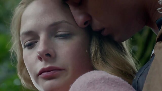 Neverjetno :  Spogledovanje med sostanovalci se konča s spontanim seksom v kuhinji Filmski odlomki 