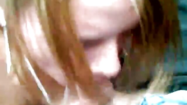 Neverjetno :  Najstnica ima seks pod tušem s fantom po telovadnici Filmski odlomki 