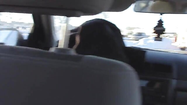 Neverjetno :  Dekle želi, da delodajalec vidi njene joške med analnim jebanjem Filmski odlomki 