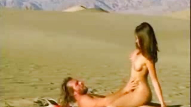 Neverjetno :  Dobro obešen fant pravilno analizira zaobljene lepote na počivalniku Filmski odlomki 