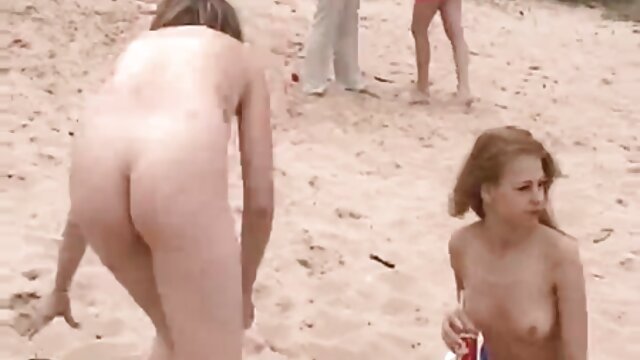 Neverjetno :  Tip pogosto snema video posnetke, kjer jebe piščanec s piercingom popka Filmski odlomki 