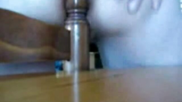 Neverjetno :  Čudovita babe se v trdem trojčku obleče z dvema debelima Filmski odlomki 