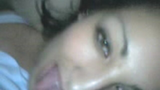 Neverjetno :  Igrače so punco spominjale na peteline, zato je prosila pomočnika, naj ji pomaga Filmski odlomki 