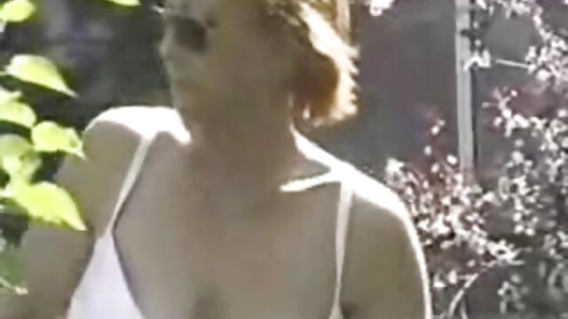 Neverjetno :  Pička Blonde MILF je res mokra zaradi jebačevega trdega tiča Filmski odlomki 