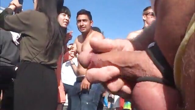 Neverjetno :  Ti dve poželjivi pumi se izmenjujeta in uživata v svojem prijatelju Filmski odlomki 