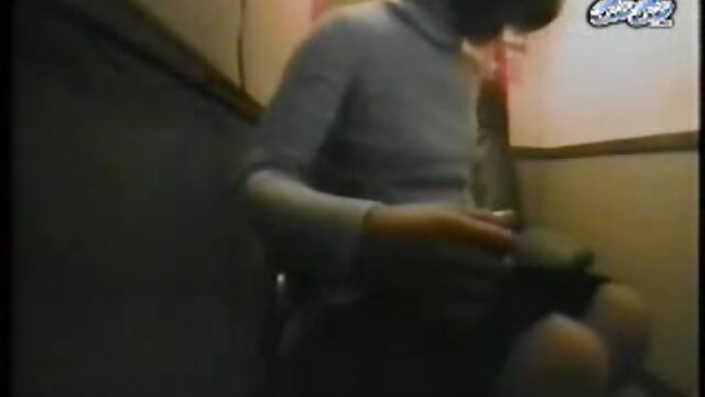 Neverjetno :  Brinetka z veliko rit je zajebana v kuhinji Filmski odlomki 