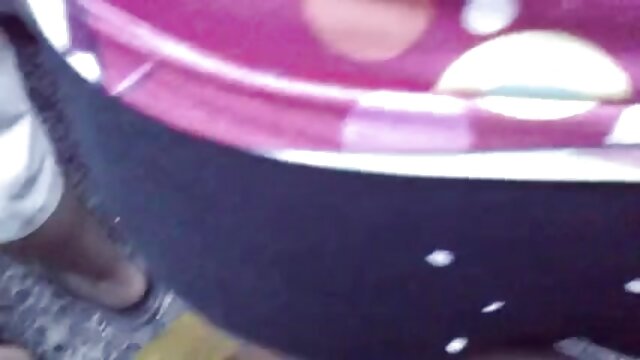 Neverjetno :  Rjavolaska srčkana je navdušena nad velikostjo tiča tega moškega Filmski odlomki 