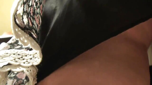 Neverjetno :  Veliki macho po vrsti zajebava blondinko in njeno latino dekle Filmski odlomki 