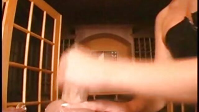 Neverjetno :  Navdušena Latina hodi v moško slačilnico, da bi jo zajebal v piko Filmski odlomki 