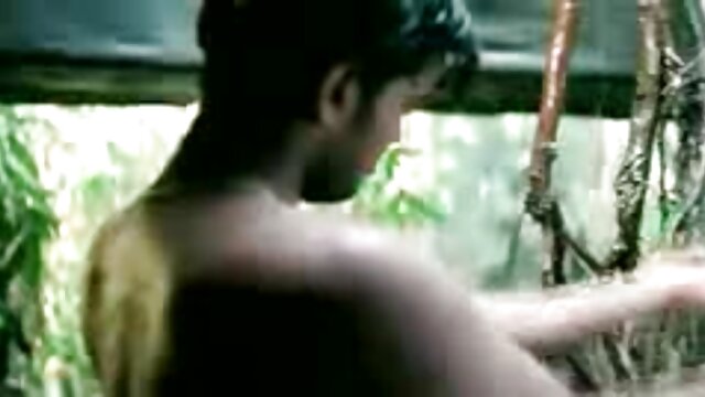 Neverjetno :  Navihana azijska Rina sesa velik penis in ga vzame v svojo tesno muco Filmski odlomki 