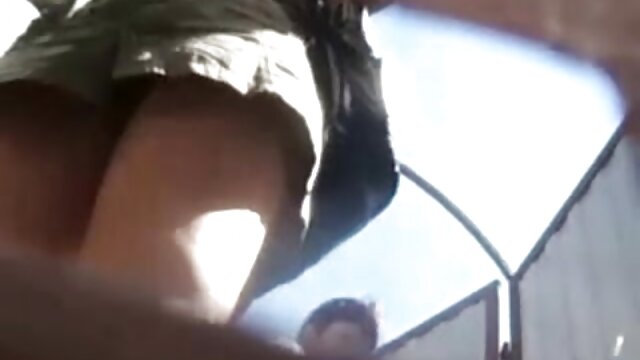 Neverjetno :  Čutna rjavolaska deklica Ava Koxxx jaha pravega kurca Filmski odlomki 