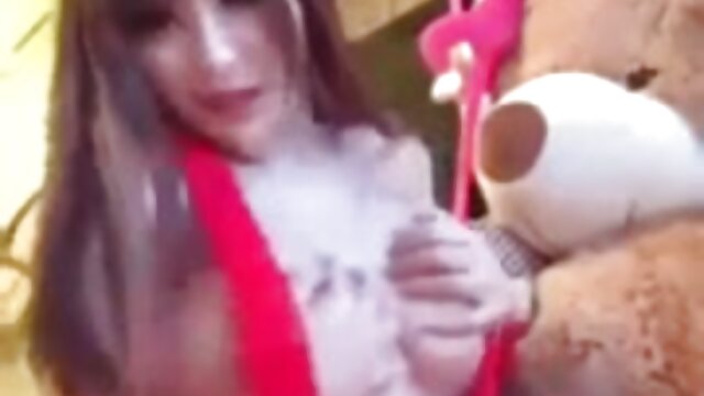 Neverjetno :  Po prekinitvi treninga rjavolasko kaznuje njegov tiča Filmski odlomki 