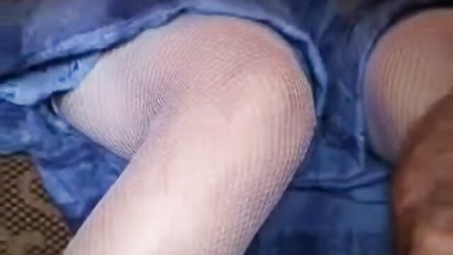 Neverjetno :  Mlada Latino ženska po čiščenju hiše postreže moški penis Filmski odlomki 