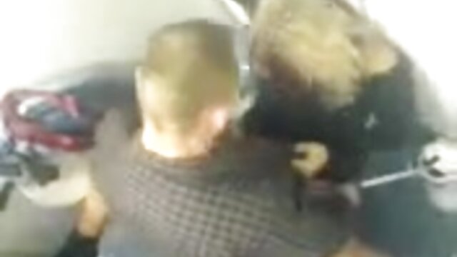 Neverjetno :  Prsasto rdečelaso šolarko v priporu močno udarijo Filmski odlomki 