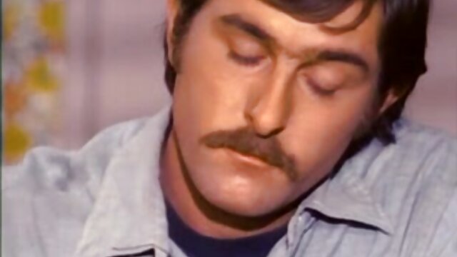 Neverjetno :  Mladi par uporablja vročo blond milf za svoj užitek Filmski odlomki 