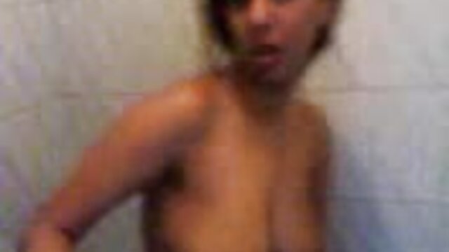 Neverjetno :  Čudovita ebenovinasta punca se prodira v njeno muco v pasjem položaju Filmski odlomki 