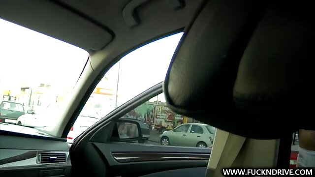 Neverjetno :  Blondinka puma ima razprte noge in masturbira Filmski odlomki 