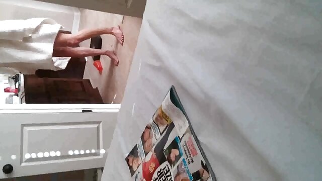 Neverjetno :  Dva pohotna zaljubljenca se odločita za vraga sredi savne Filmski odlomki 