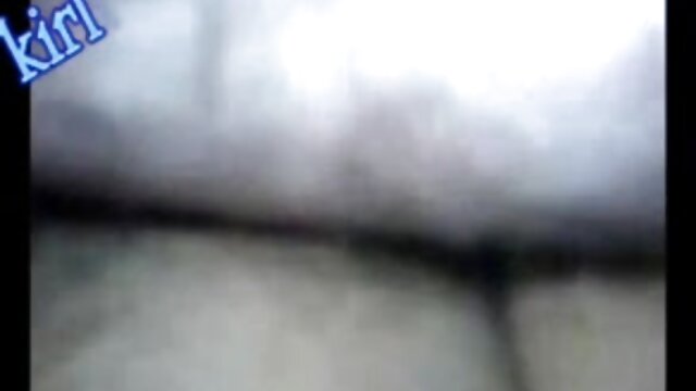 Neverjetno :  Ruska punca v visokih škornjih pozdravlja fantovega tiča v anusu Filmski odlomki 