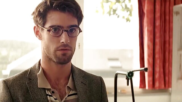 Neverjetno :  Lepa študentka seksa s svojim piflarskim sošolcem Filmski odlomki 