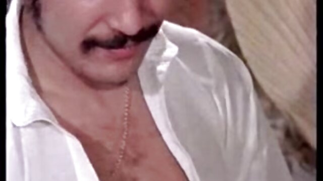 Neverjetno :  Zmagovalec Gingerja prevzame nadzor nad zagorelo samico in jo uboga Filmski odlomki 