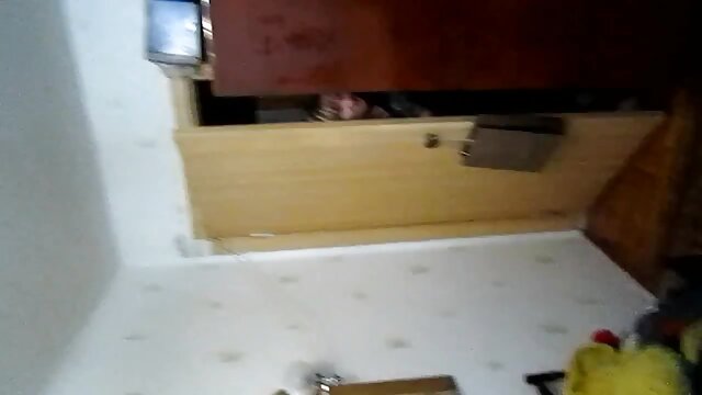 Neverjetno :  Najstniški ljubimec pripelje fanta do orgazma, zaradi česar vstavi čep v plen Filmski odlomki 