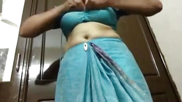 Neverjetno :  Očarljiva azijska punca ima vrtanje svoje dlakave muce Filmski odlomki 