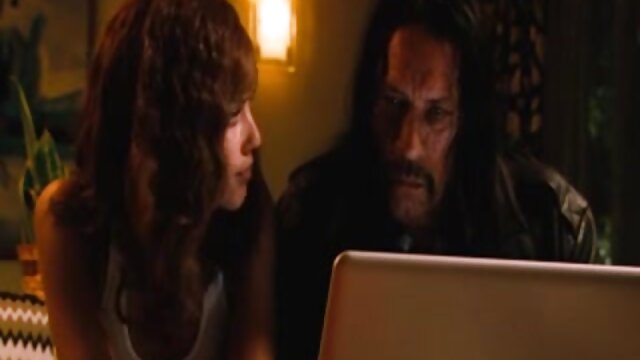 Neverjetno :  Pornozvezdnica sesa velikega tiča, medtem ko fant liže klitoris pred seksom Filmski odlomki 