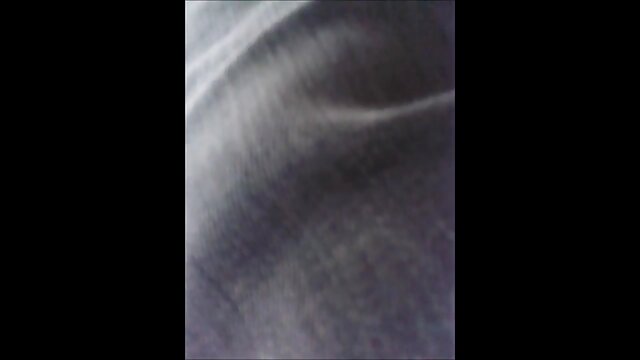 Neverjetno :  Drobna blondinka je sposobna stisniti svojega ogromnega tiča Filmski odlomki 