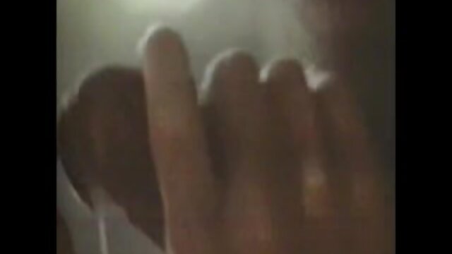 Neverjetno :  Pisarniški delavec uporablja velikega tiča, da zadovolji vročega šefa z velikimi joški Filmski odlomki 