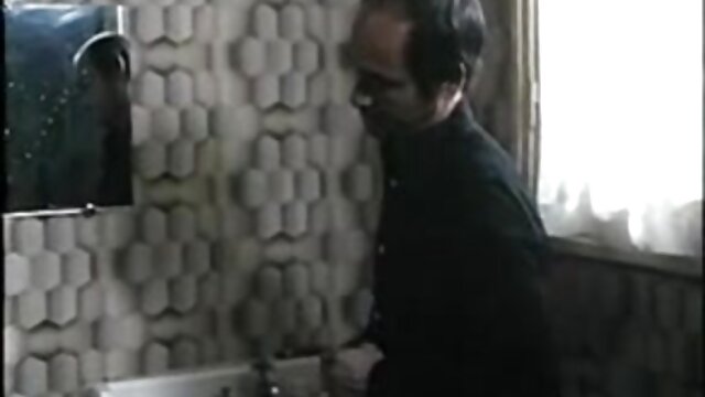 Neverjetno :  Zac Wild je prekleto strastna blondinka Holly Hotwife v hardcore slogu Filmski odlomki 