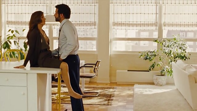 Neverjetno :  Prsata zdravnica Alexia Vosse v petah je zajebal plešast kolega Filmski odlomki 